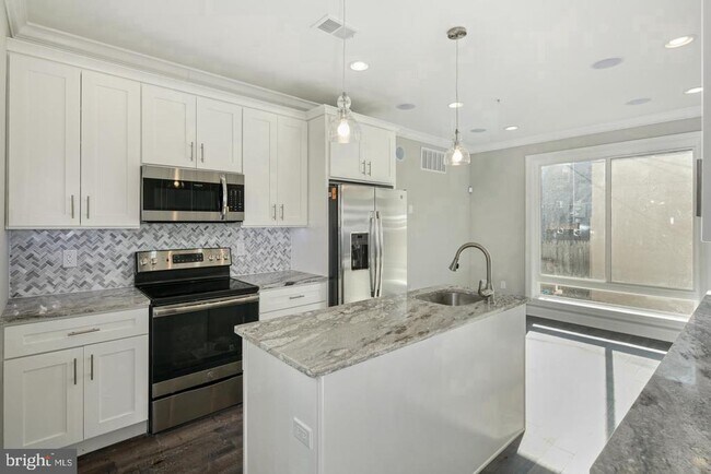 Building Photo - 1731 W Harper St