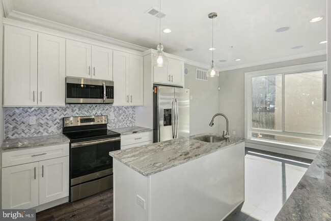 Foto del edificio - 1731 W Harper St