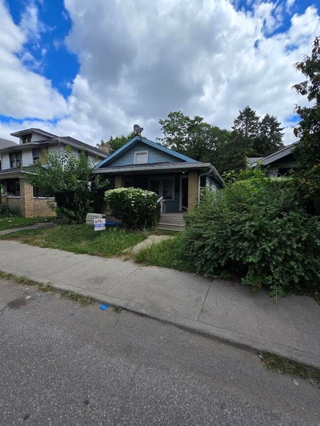 Spacious Two Bedroom Duplex Near New York ... - Spacious Two Bedroom Duplex Near New York ... House