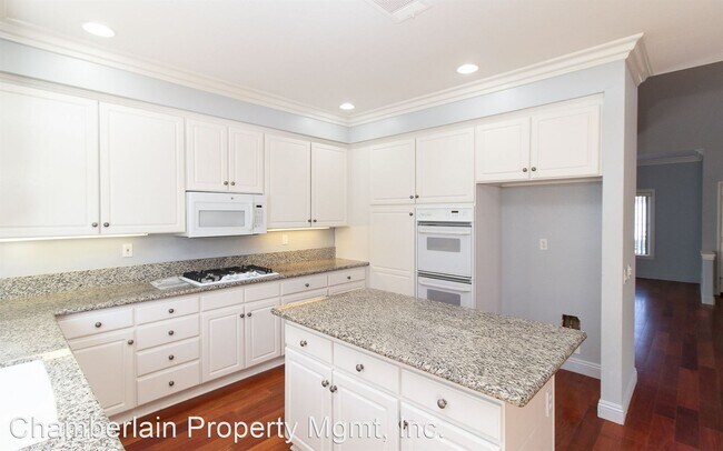 Building Photo - 6 br, 3 bath House - 1651 Shire Ave