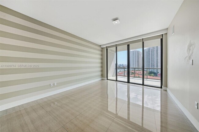 Foto del edificio - 3250 NE 188th St