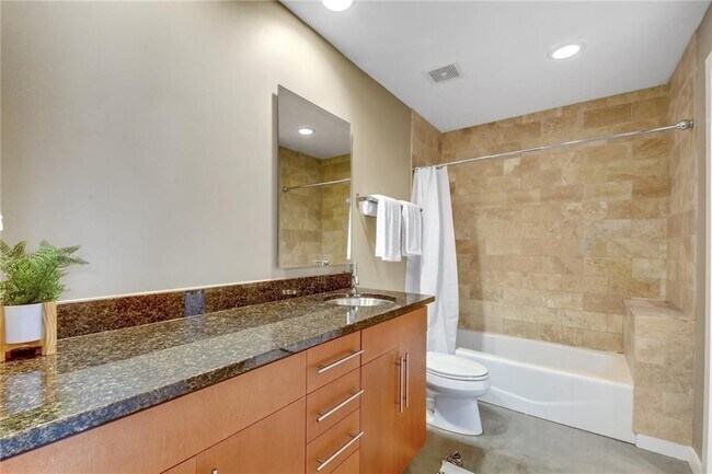 Foto del edificio - 2124 E 6th St