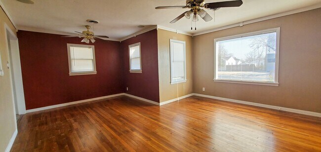 Foto del edificio - 2BR/1BA Home Featuring Stainless Steel Appliances & Private Backyard