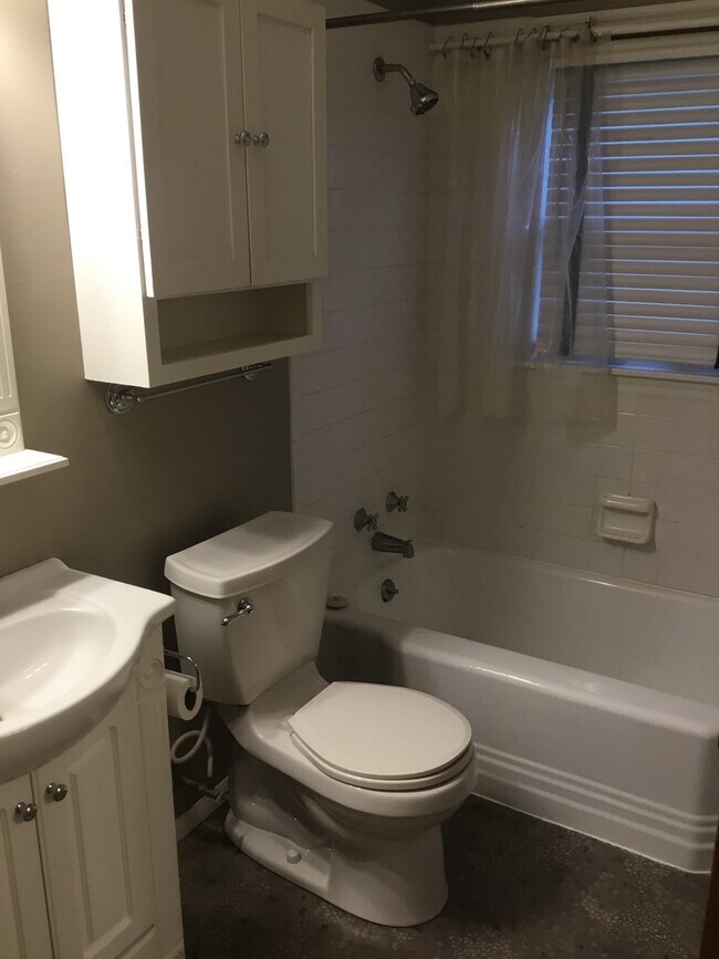 Building Photo - 804 28th St