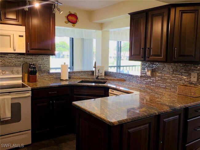 Foto del edificio - 7410 Lake Breeze Dr