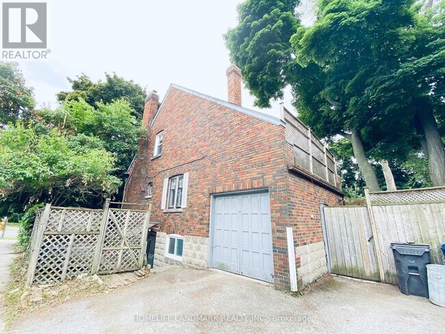 Building Photo - 256 Oriole Pkwy