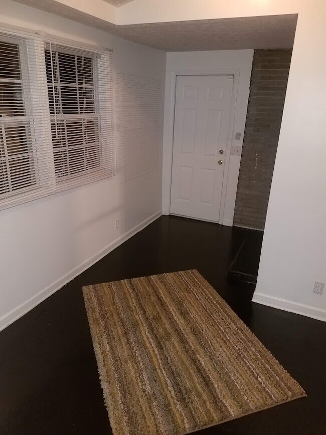 Foto del edificio - 2827 Brunswick Dr