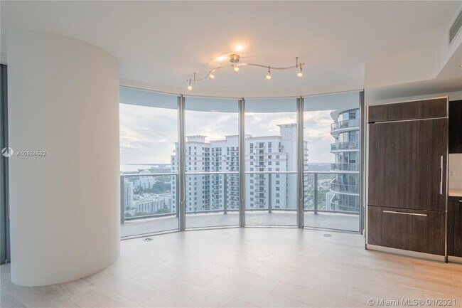 Foto del edificio - 45 SW 9th St