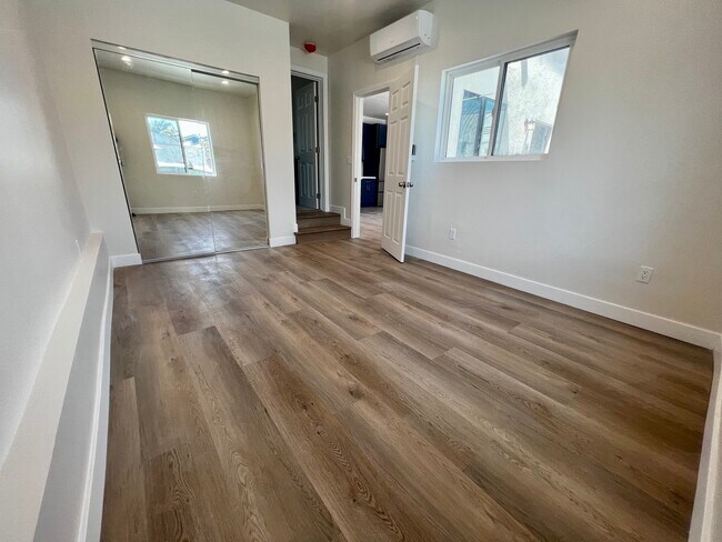 Building Photo - 2906 Carmona Ave