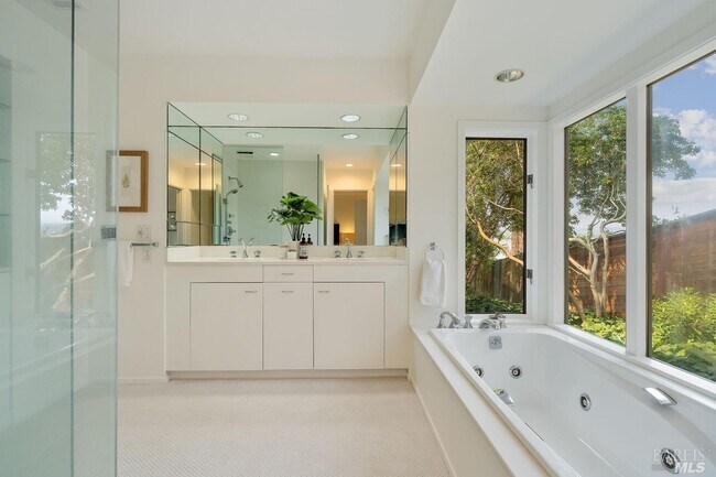 Building Photo - 765 Tiburon Blvd