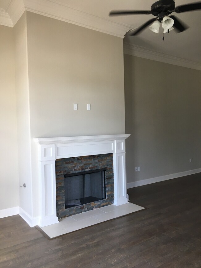 Foto del edificio - Brand new 3 br house by U club! dbl garage...