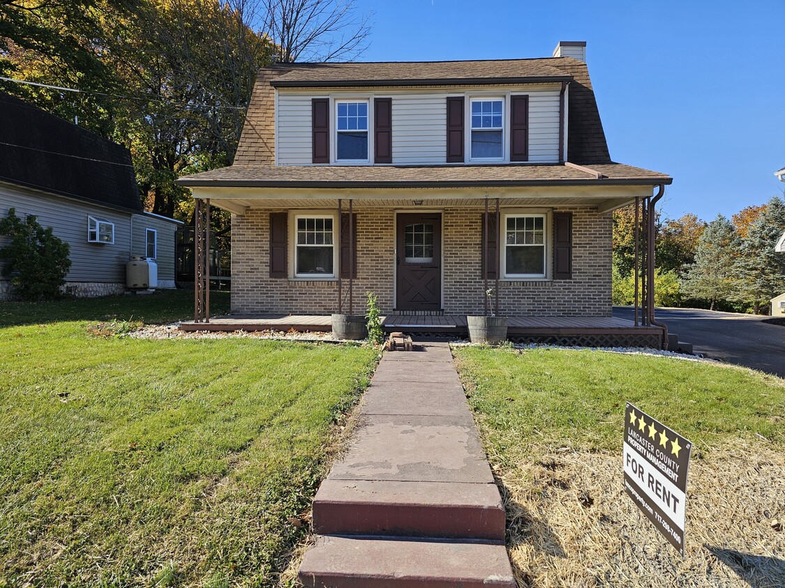 Primary Photo - 233 E Fulton St