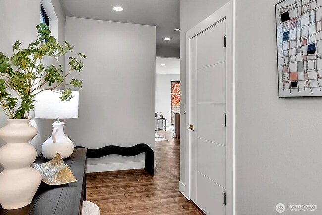 Foyer - 4001 215th St SE