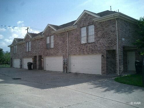 Foto principal - 10403-10405 Shadow Oaks Dr