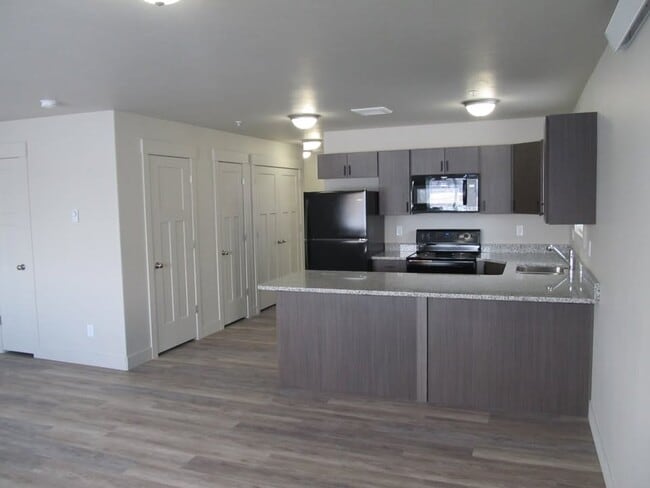 Building Photo - 6277 N Freedom Rd