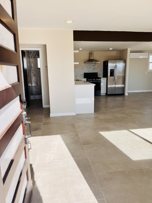 Building Photo - Quiet, Renovated 2 bd House Surrounded by ...