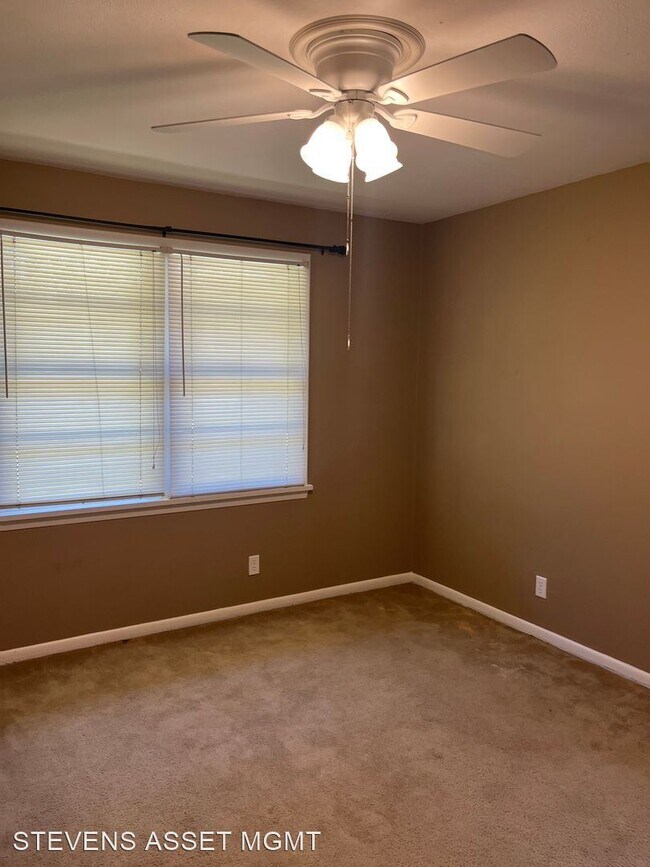 Foto del edificio - 3 br, 1 bath House - 141 Kayla St.