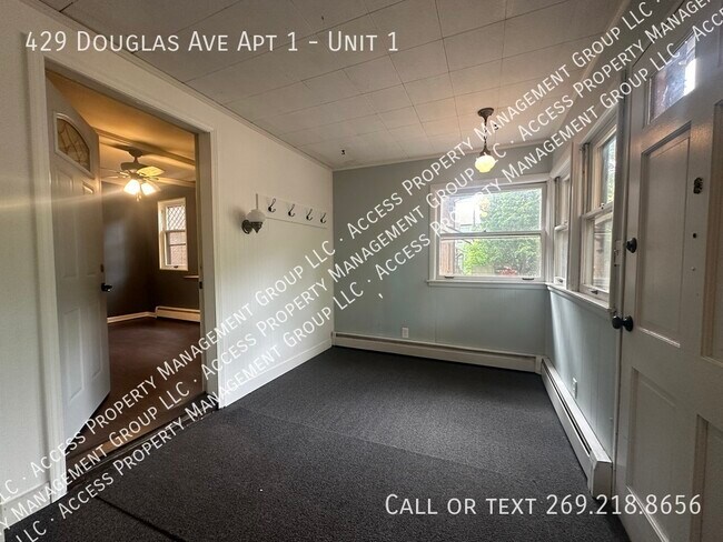 Foto del edificio - 429 Douglas Ave