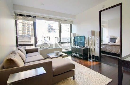 Building Photo - 40 Broad St