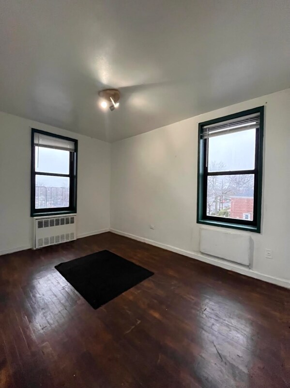 Foto del edificio - 3255 Randall Ave