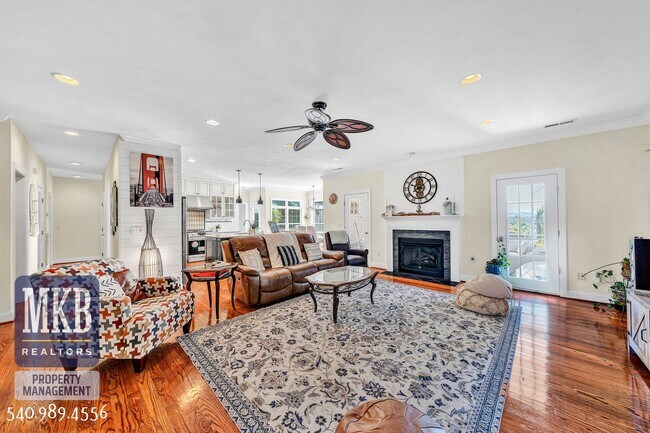 Building Photo - 7621 Nandina Dr
