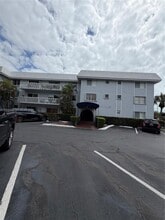 Building Photo - 100 Edgewater Dr