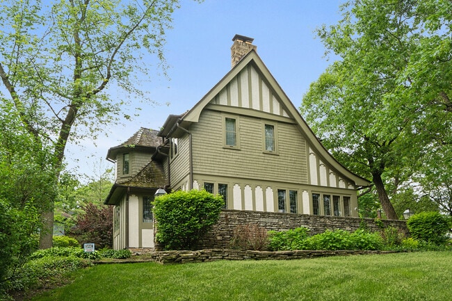 Foto del edificio - 2023-2027 W 108th Pl