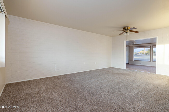 Building Photo - 10384 W Pinehurst Dr