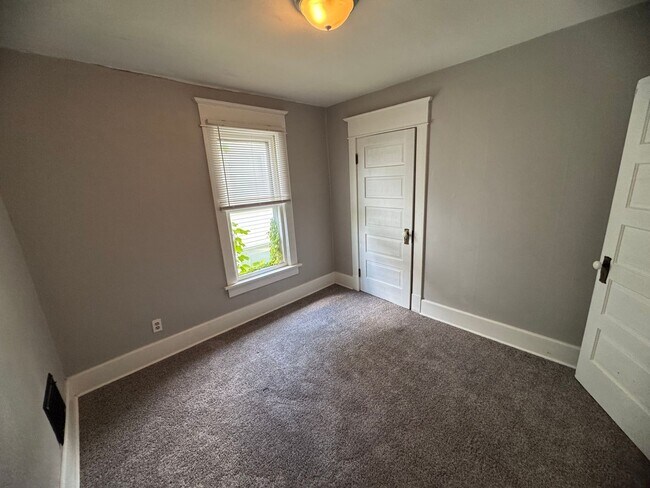 Foto del edificio - 4 bedroom 1 bath Home in Davenport