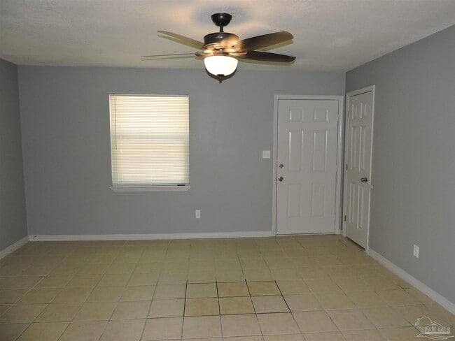Building Photo - 5084 Yacht Harbor Dr