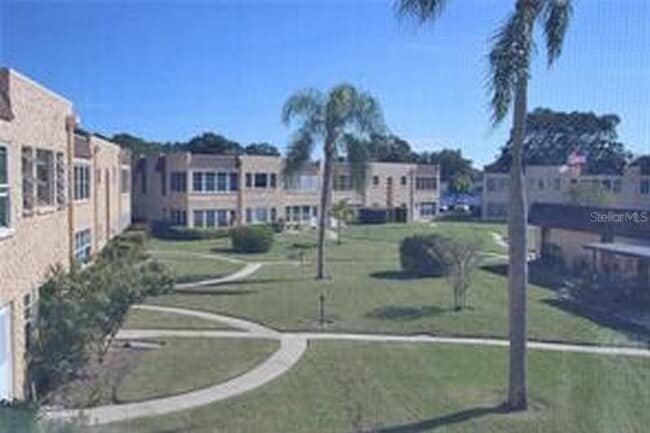 Foto del edificio - 221 Cedarwood Cir