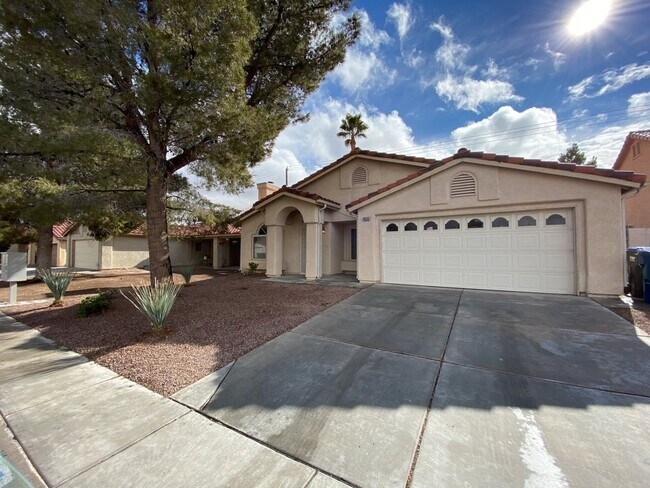 Building Photo - Beautiful 3 Bedroom 2 Bath House
