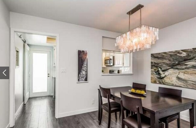 Dining Room - 1606 S Barrington Ave