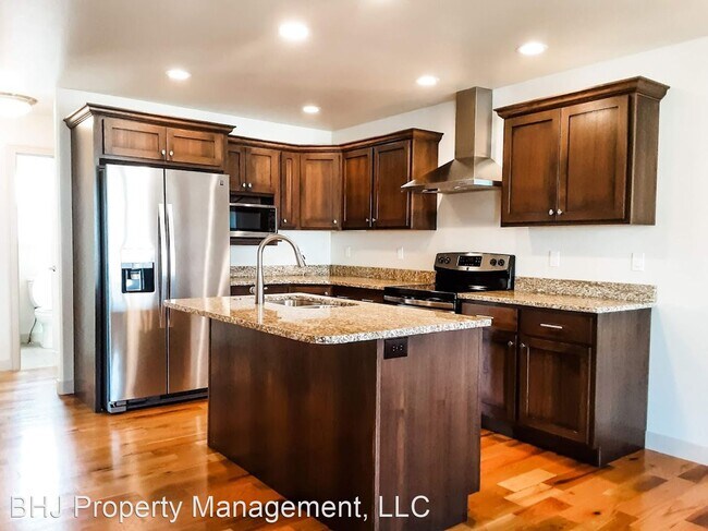 Building Photo - 3 br, 2 bath House - 2036 Skyview West