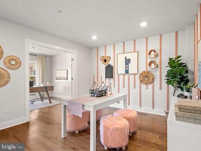 Foto del edificio - 727 Peony Ln