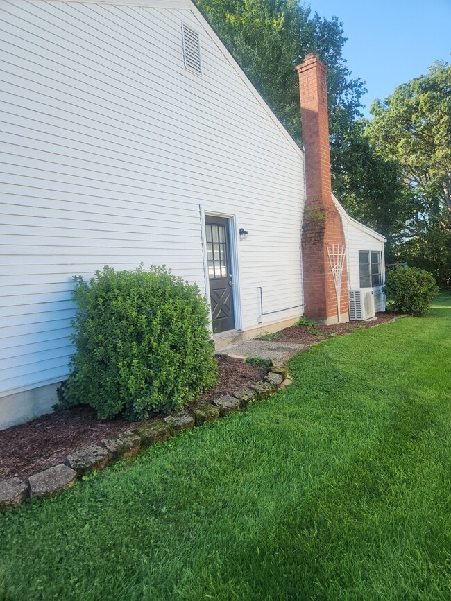 Building Photo - 662 Parmentier Rd
