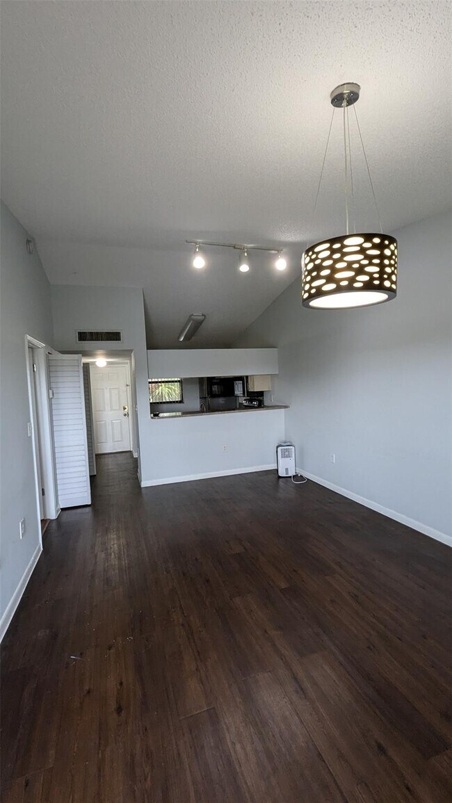 Building Photo - 9919 Nob Hill Ln