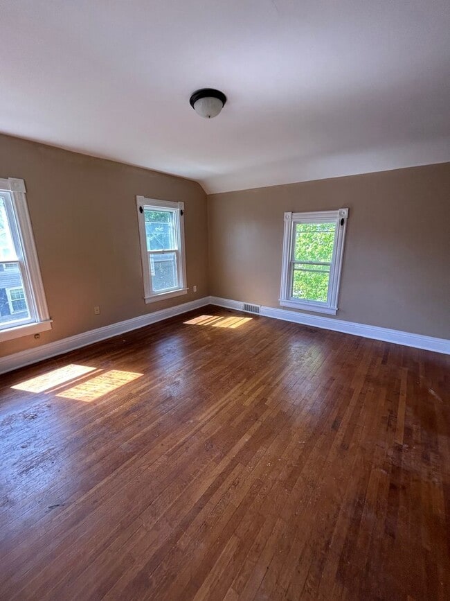 Building Photo - BELOW MARKET RENT!