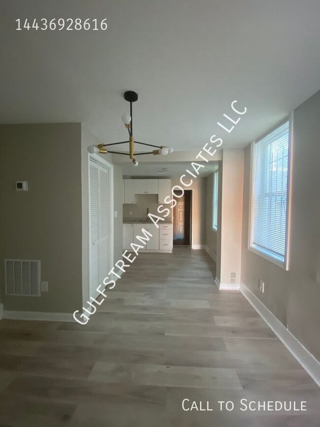 Foto del edificio - 1012 N Warwick Ave