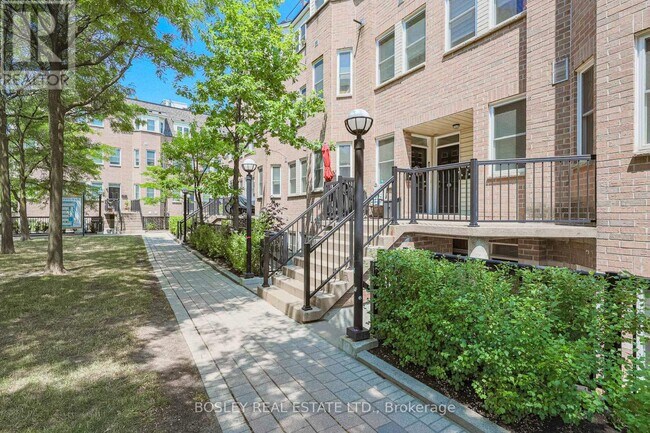 Photo du bâtiment - 760-760 Lawrence Ave W