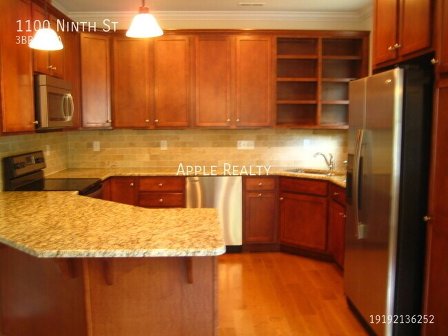 Building Photo - 1100 Ninth St - Available mid-June!