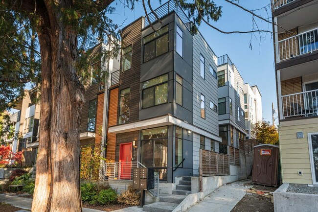Foto del edificio - 764A Belmont Pl E