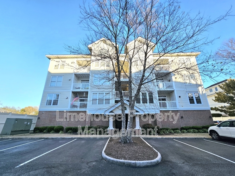 Foto principal - 2900 Brighton Beach Pl