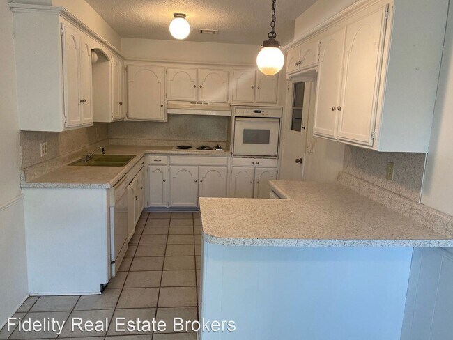 Building Photo - 2 br, 1 bath House - 7212 NW 5th St