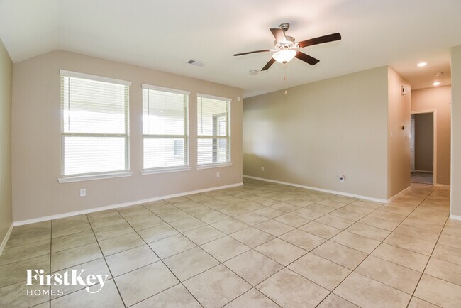 Foto del edificio - 674 Forest Bend Ln