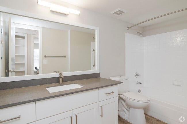 1BR, 1BA - 615SF - Bathroom - Cobblestone Apartments