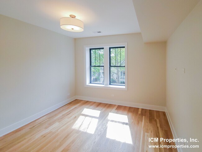 Foto del edificio - 3356 N Sheffield Ave
