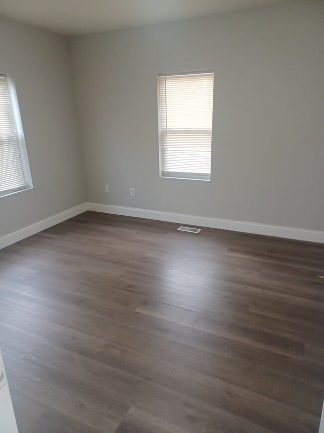 Foto del edificio - 10567 Decker Ave