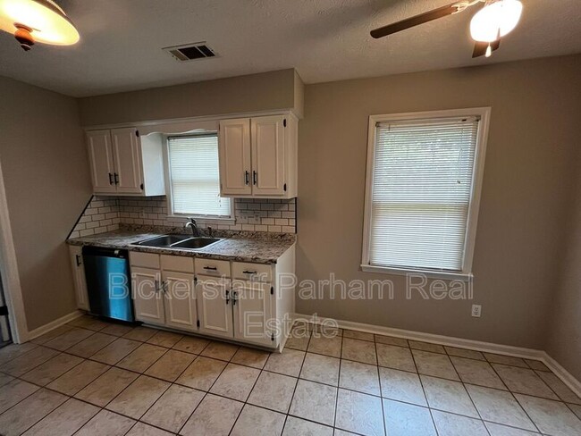 Building Photo - 428 Hannahatchee Ave