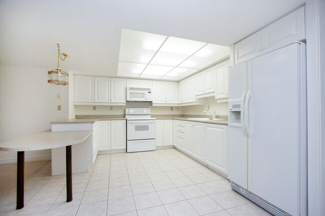 Building Photo - 650 Cognac Crescent